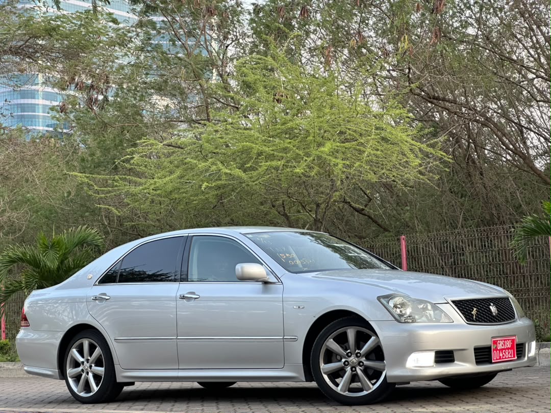 TOYOTA CROWN ATHLETES